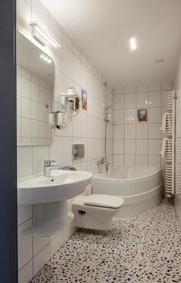 Hotel H12**** 크라쿠프 외부 사진